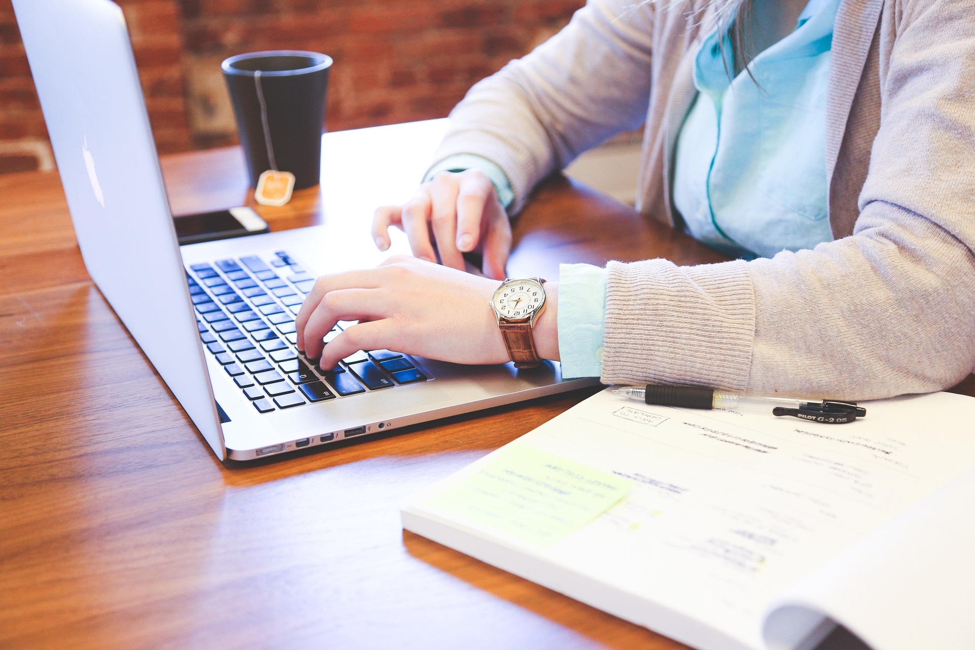 Should Your Dissertation Be Qualitative or Quantitative? A Complete Decision Guide for 2026